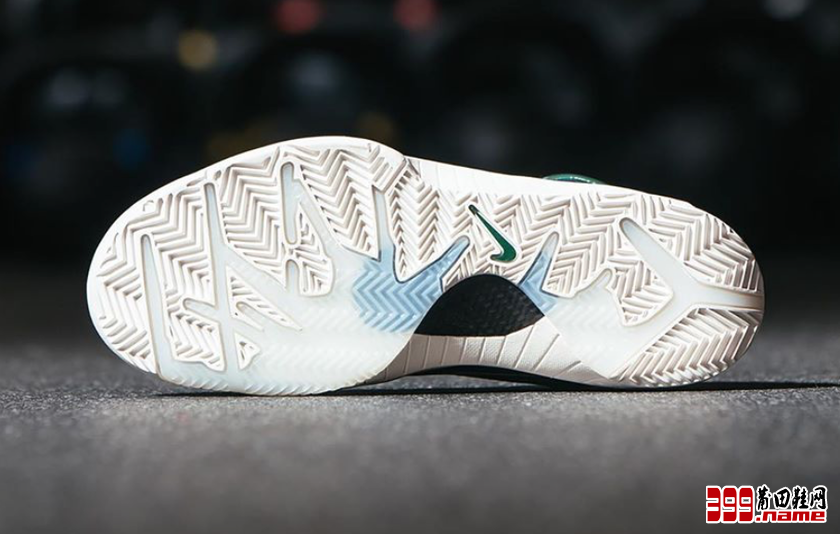 Undefeated x Nike Kobe 4 Protro 系列实拍图曝光，将于本周发售 | 莆田鞋网 399.name